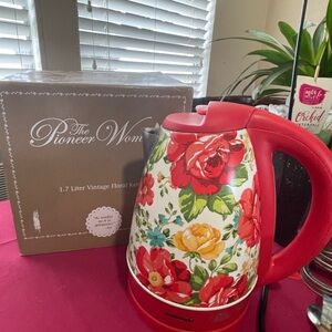 The Pioneer Woman Fiona Red Floral Electric Kettle 1.7-Liter Model 40971 W Box